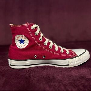 Size 9 maroon converse